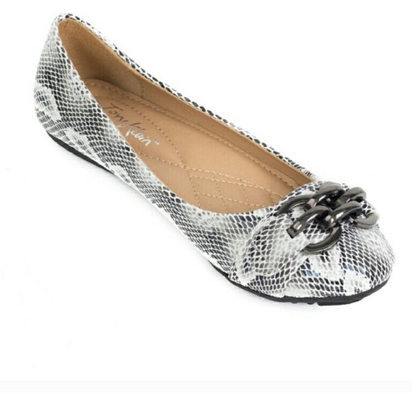 Anne Klein Shoes - Snake print flats